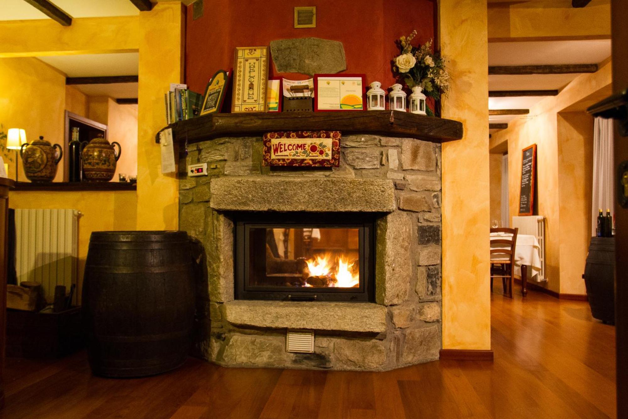 Agriturismo Il Talento Nella Quiete Castiglione d'Intelvi ภายนอก รูปภาพ
